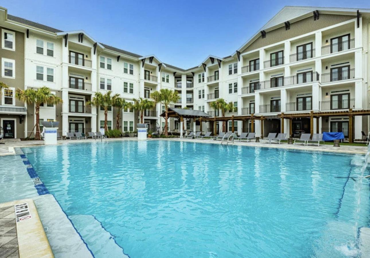 Sunny 2-Bed Oasis Pool And Gym In أبولو بيتش المظهر الخارجي الصورة